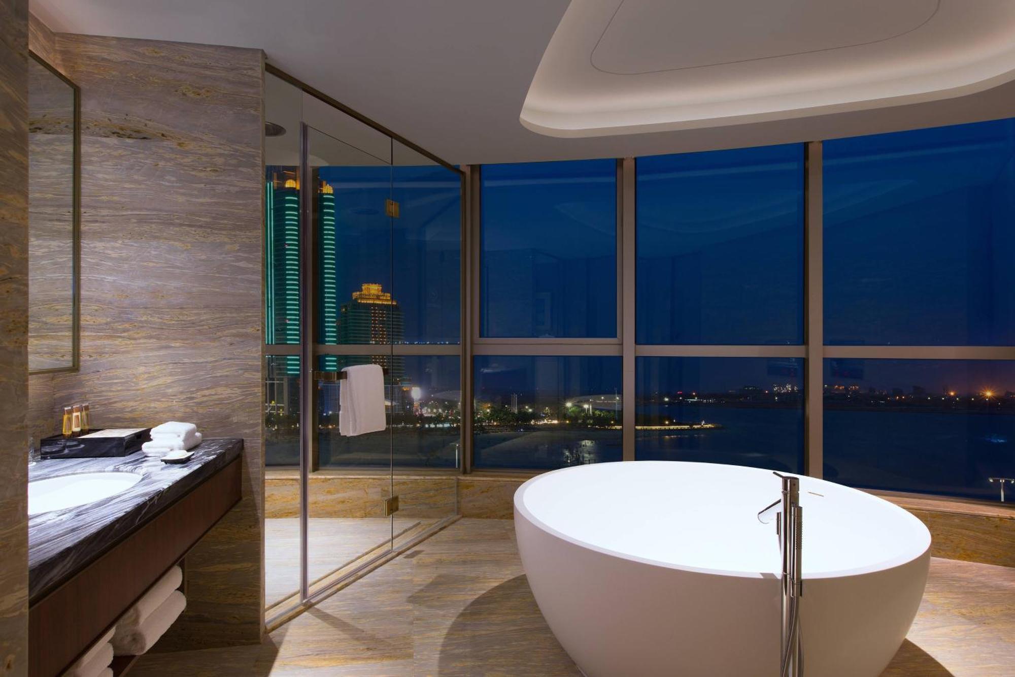 Sheraton Zhanjiang Hotel Esterno foto