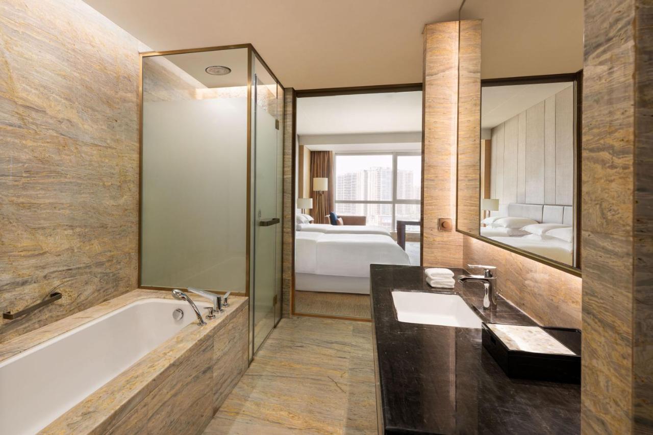 Sheraton Zhanjiang Hotel Esterno foto
